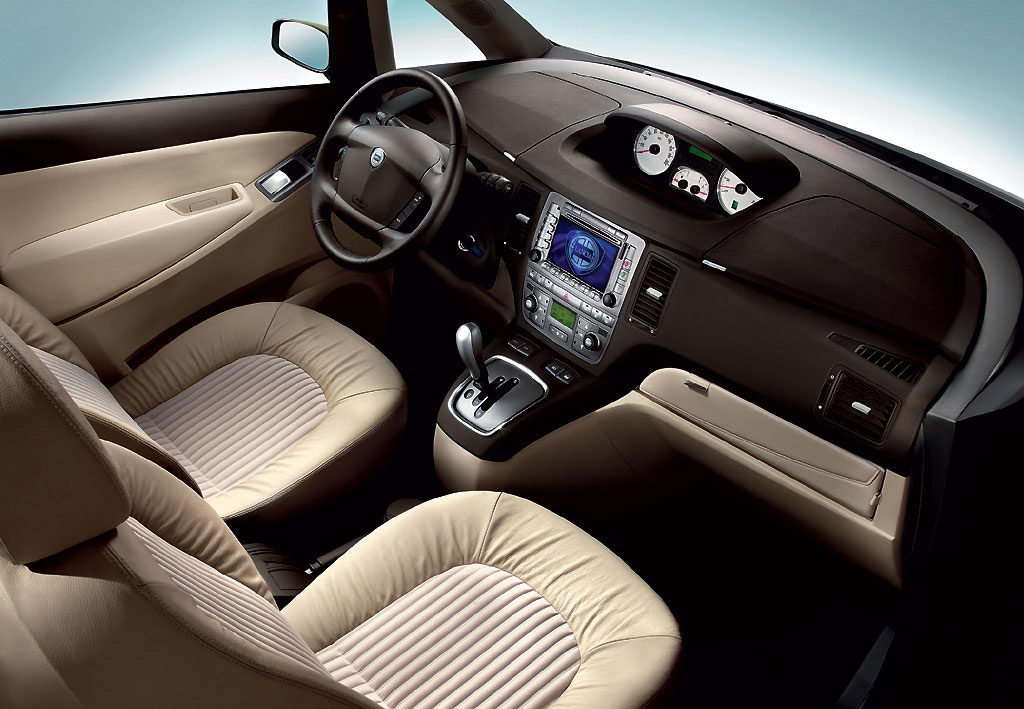 Lancia Musa 2004 006.jpg